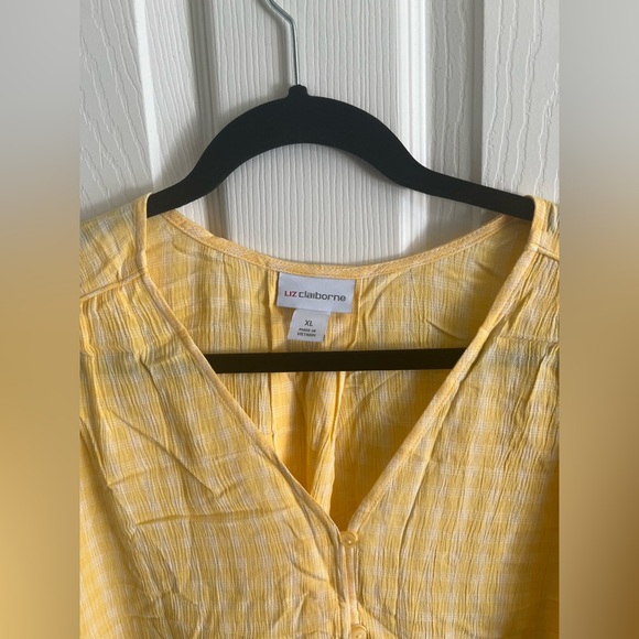 NWT Liz Claiborne short sleeved blouse…yellow…size XL. - Picture 4 of 5